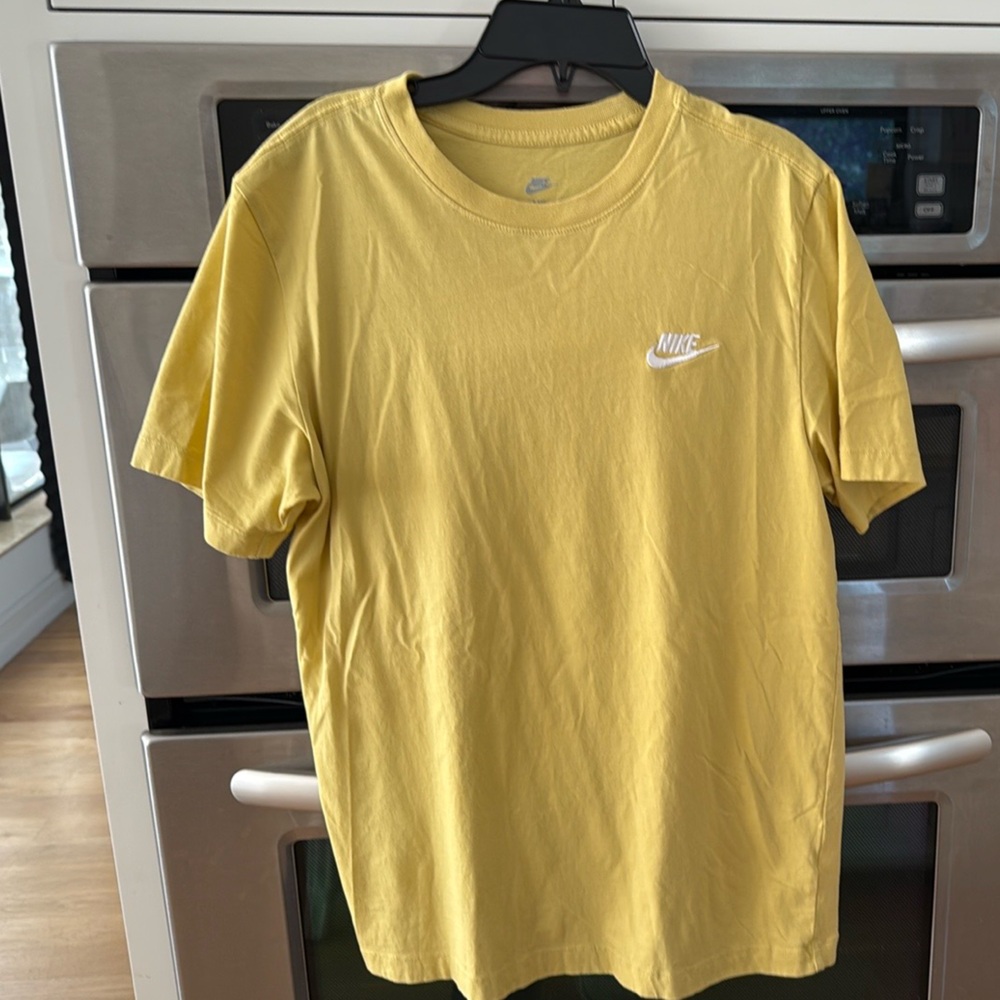 Nike Yellow Short Sleeve Tee Men’s size Small like new in great shape.